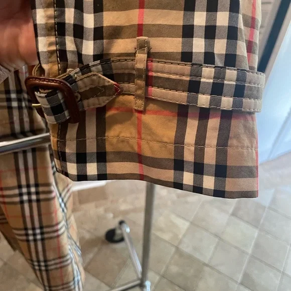 WOMAN’S BURBERRY LONG COLLAR TRENCH COAT - Picture 8 of 10